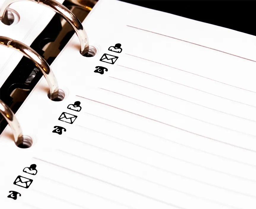 Un carnet d’adresses et de numéros de téléphone.