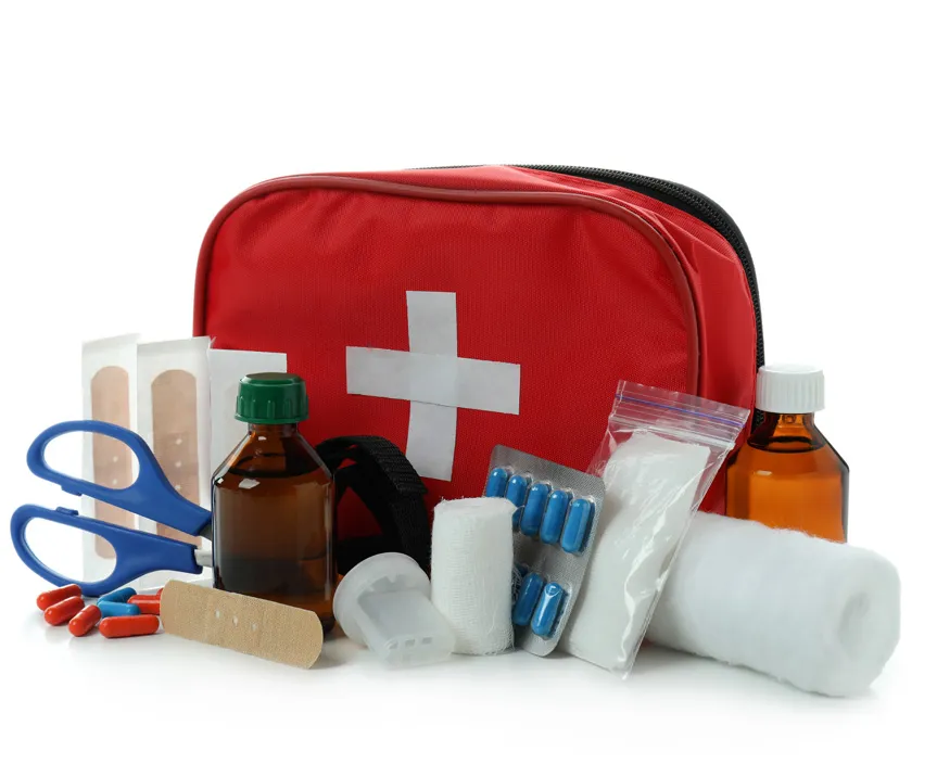 Une trousse de premiers soins.